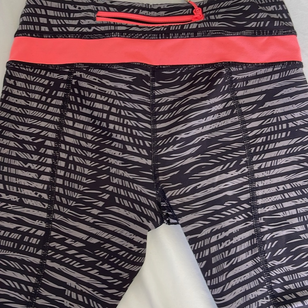 Lululemon Size 2 - Picture 4 of 5